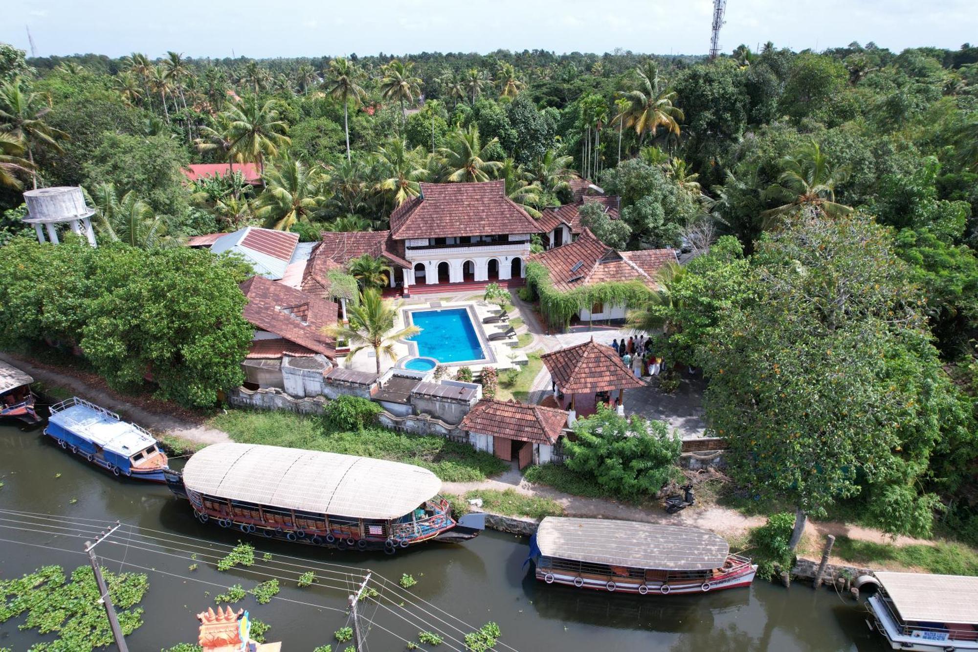 Kumarakom Tharavadu - A Heritage Hotel, Kumarakom Exteriér fotografie